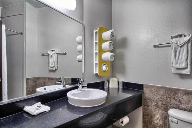 Bathroom 4, Motel 6 Weslaco, TX, Hidalgo
