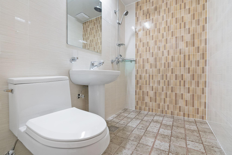 Bathroom 4, Gold Beach Resort, Yeosu