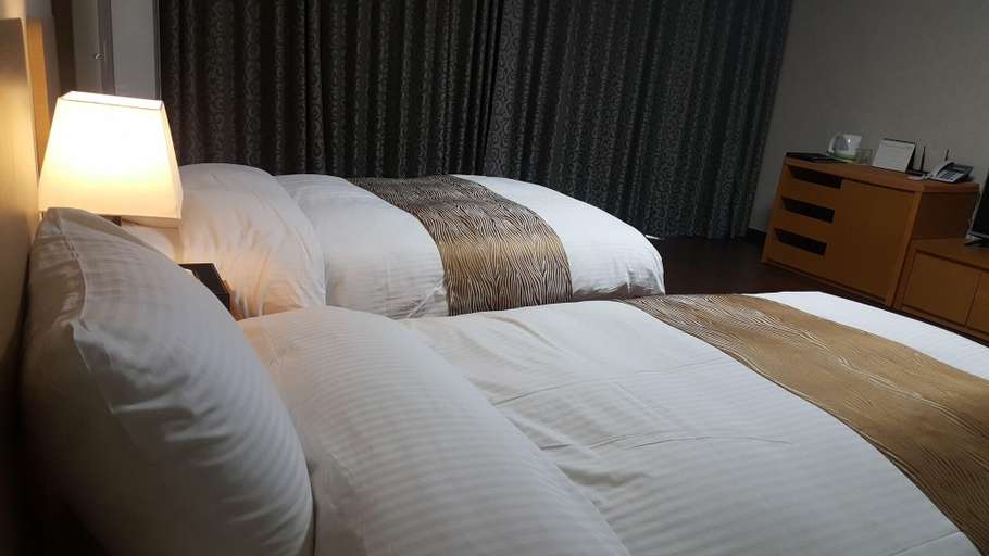 Bedroom 2, Booyoung Hotel, Suncheon