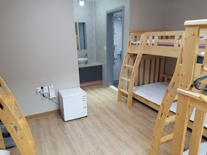 Bedroom 4, Dodam Guesthouse - Hostel, Danyang