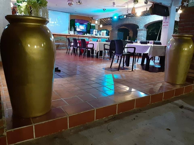 Food & Drinks 2, Villas Paraiso, José Azueta