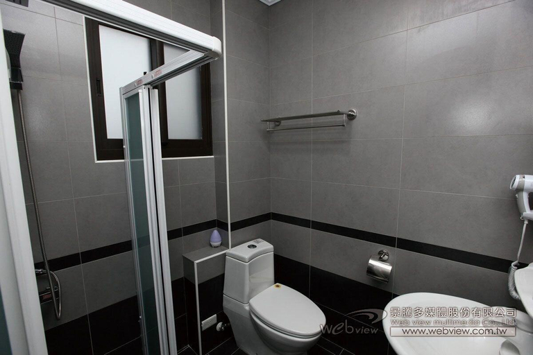 Bathroom 4, Moonlight Pier, Yilan