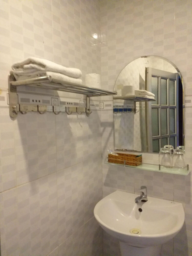 Bathroom 5, Cat Tuong Hotel, La Gi