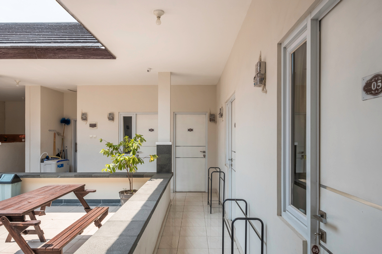 OYO Life 1877 Side Corner, Cirebon