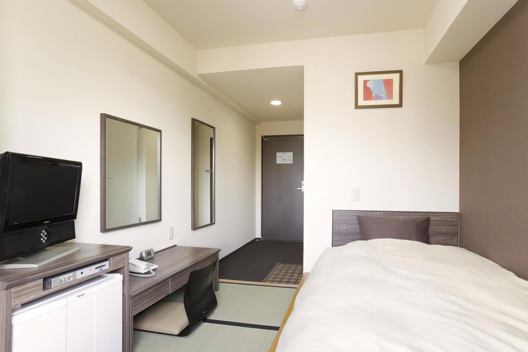 Bedroom 4, The Kato Hotel, Tōkai