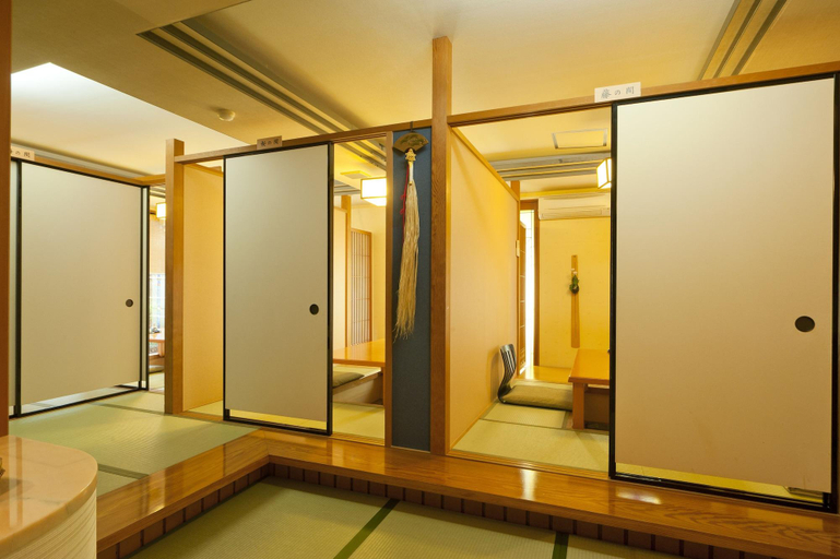 Public Area 2, Ryotei Manyou, Nomi