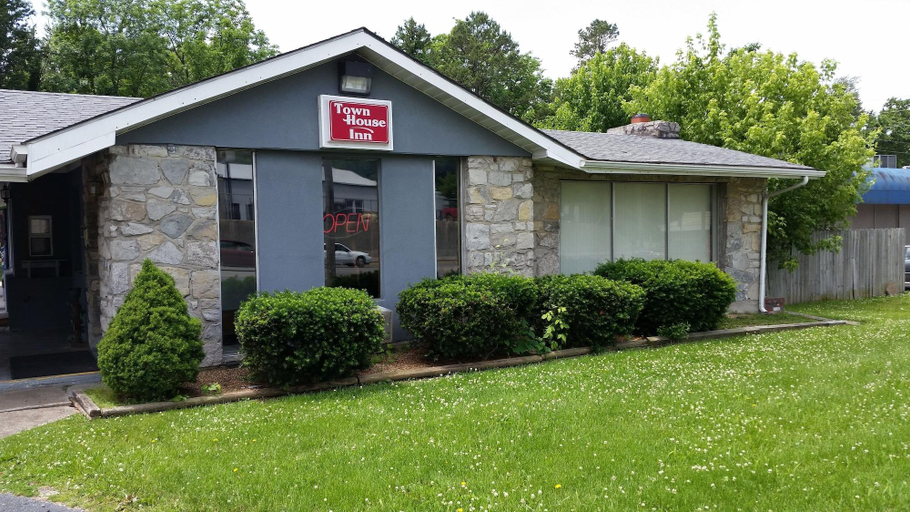 Exterior & Views 2, Town House Inn, Cape Girardeau