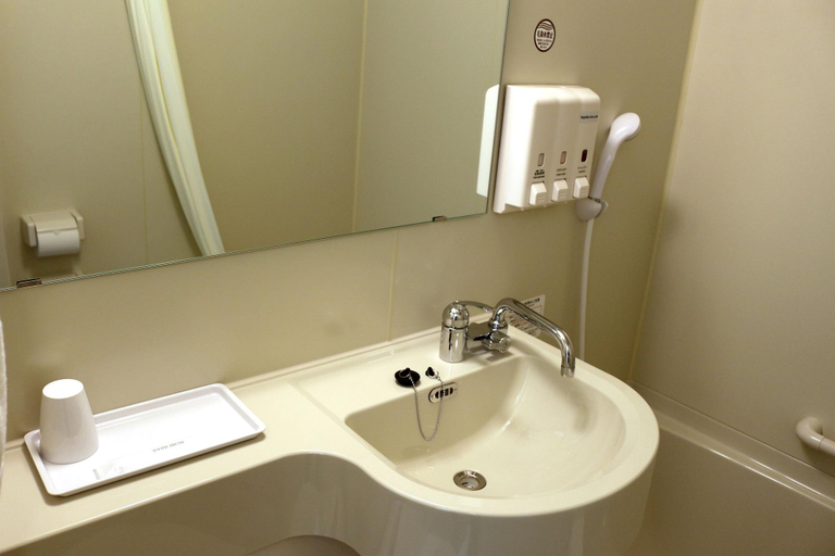 Bathroom 4, Toyoko Inn Nishi-Funabashi Baraki Inter, Funabashi