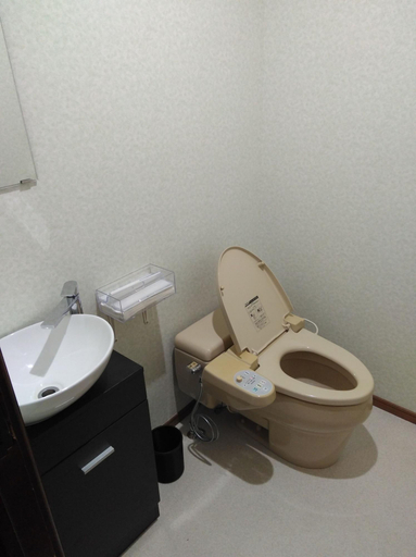 Bathroom 5, JOYinn, Itō