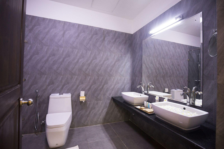 Bathroom 5, Grand Tamarind Lake , Katharagama