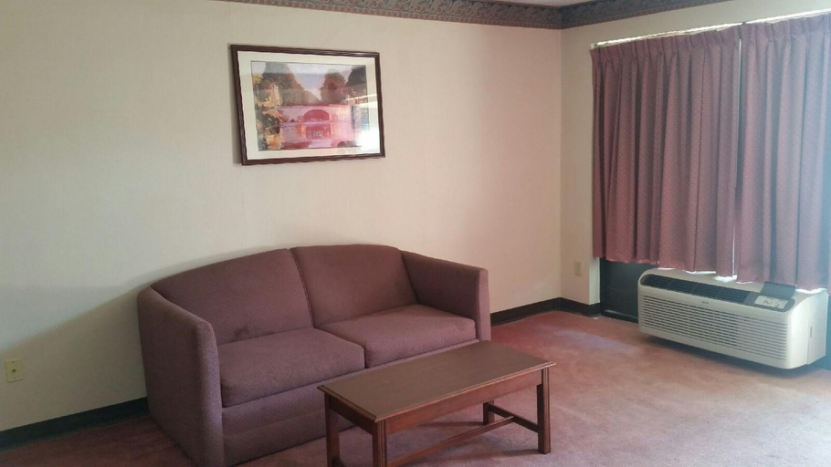 Public Area 3, American Inn, Calhoun