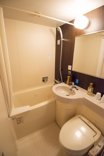 Bathroom, ViaInn Shin Osaka, Osaka