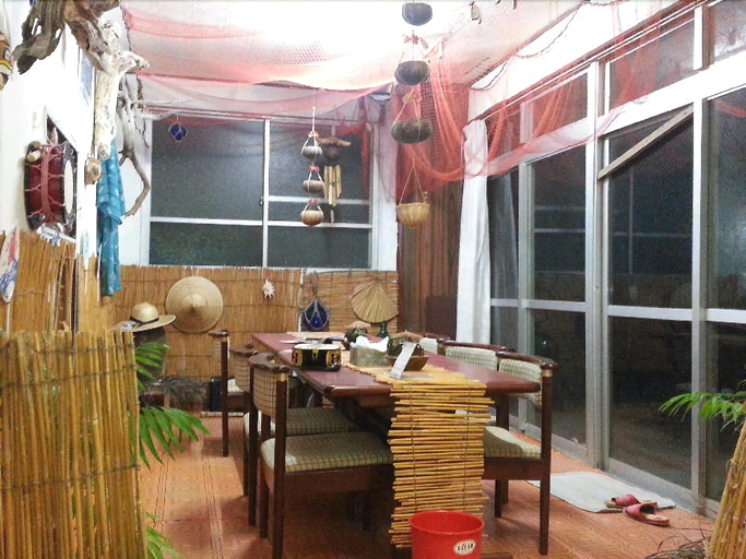 Public Area 2, Minshuku Myojoso, Yoron