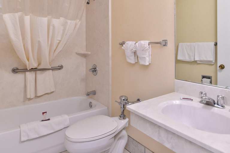 Bathroom 5, Scottish Inns & Suites, Lubbock