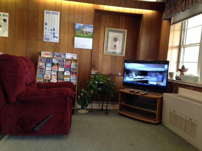 Public Area 3, Siesta Motel, Hill
