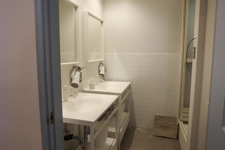 Bathroom 5, Little Birds Hostel Omihachiman, Ōmihachiman