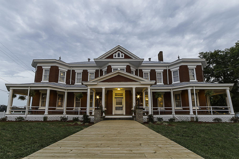 Exterior & Views 2, Grand Victorian Inn, Barren