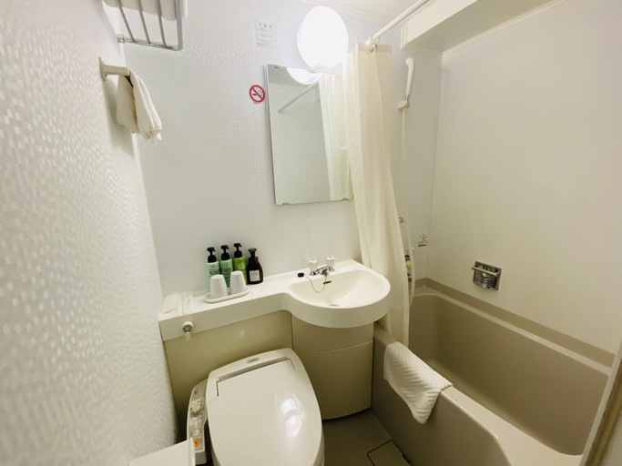 Bathroom 4, Tokyo Ueno Touganeya Hotel, Taitō