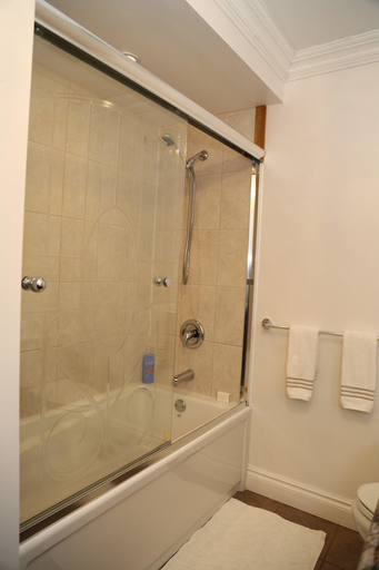 Bathroom 4, The Bloomfield Inn, Prince Edward