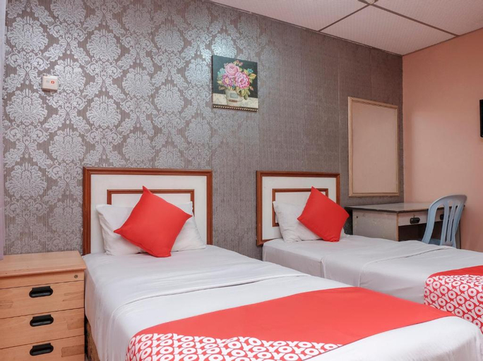 Bedroom 3, OYO 90167 Hotel Tiara, Kemaman