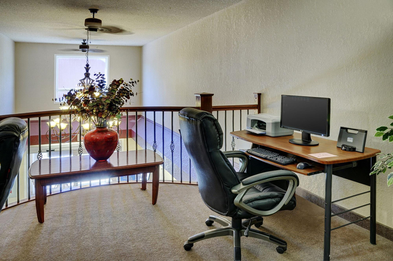 Public Area 2, Lakeview Inns & Suites - Chetwynd, Peace River
