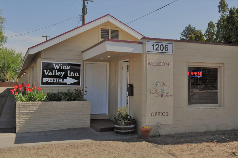 Wine Valley Inn, Benton