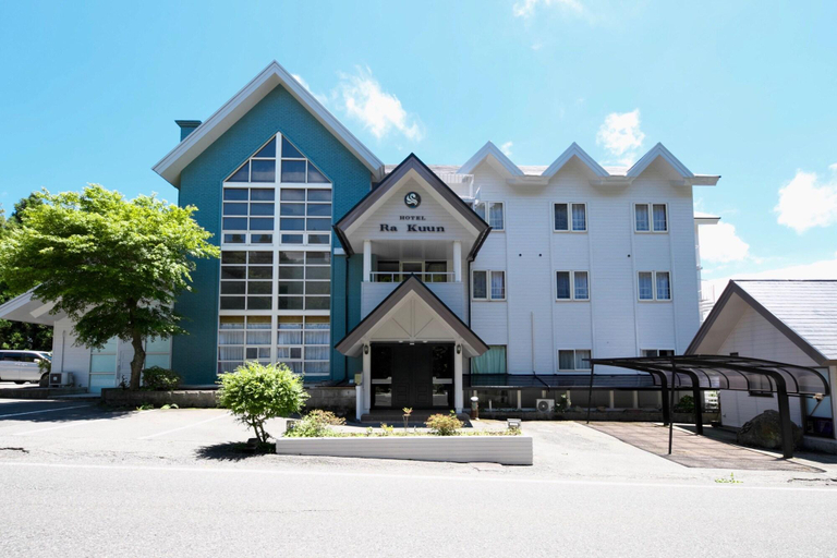 Exterior & Views