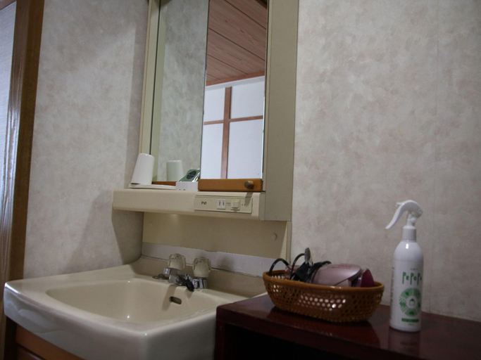 Bathroom 4, Miyajima Hotel New Kotobuki, Hatsukaichi