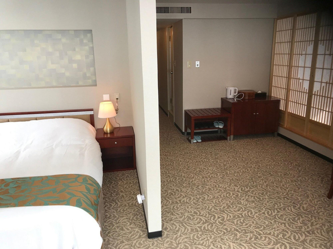 Bedroom 3, Hakuba Sunvalley Hotel, Hakuba