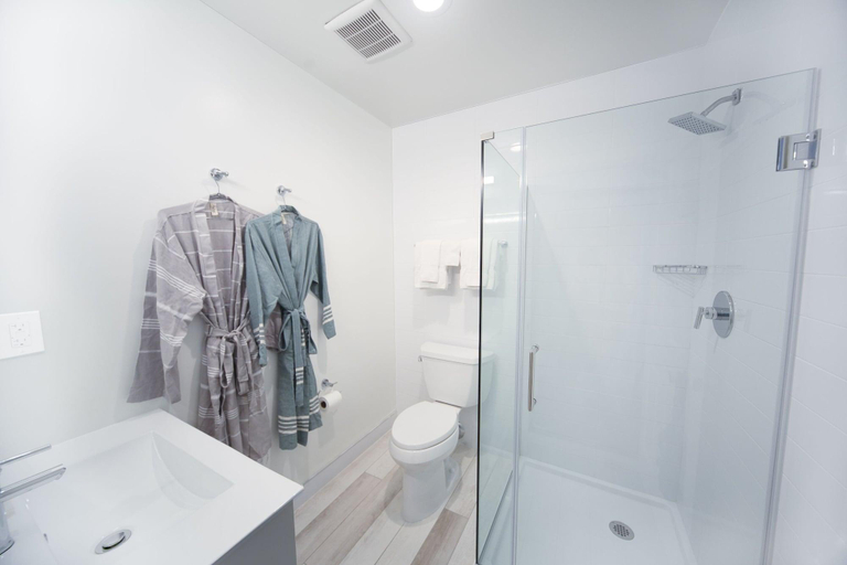 Bathroom 4, Bellanca Hotel, Los Angeles