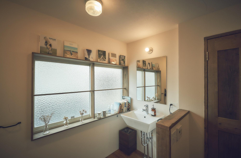 Bathroom 5, 36 Hostel, Hiroshima