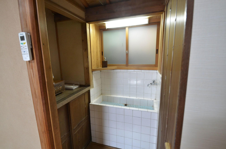 Bathroom 4, Bingoya, Kurashiki