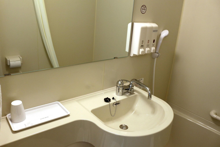 Bathroom 5, Toyoko Inn Chofu Keio Line Fuda Station, Chōfu