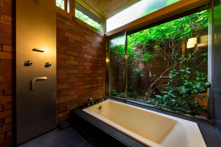 Bathroom 4, Auberge Tosayama, Kōchi