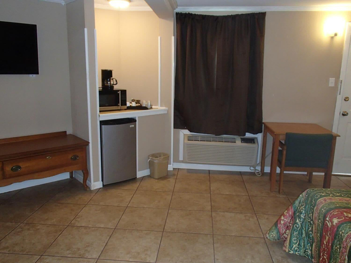 Bedroom 4, Catalina Motel, Nueces
