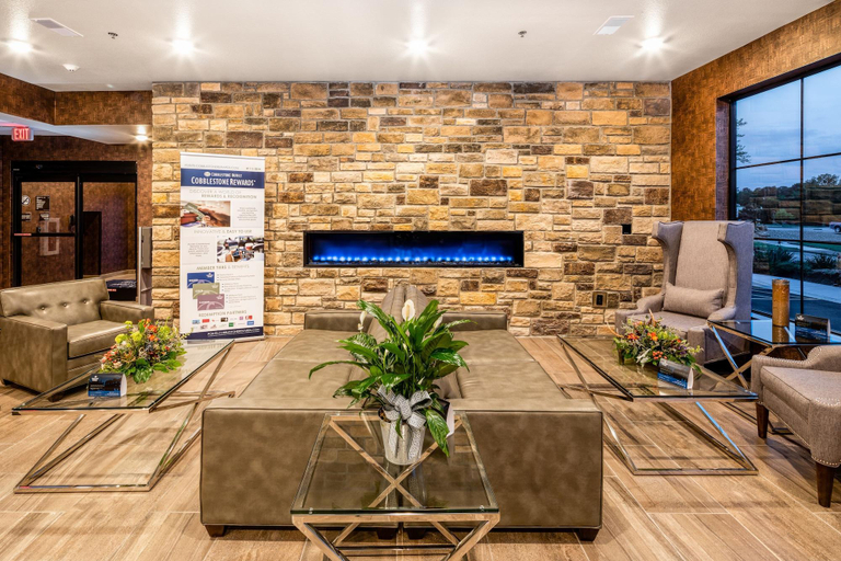 Public Area 3, Cobblestone Inn & Suites - Fairfield Bay, Van Buren