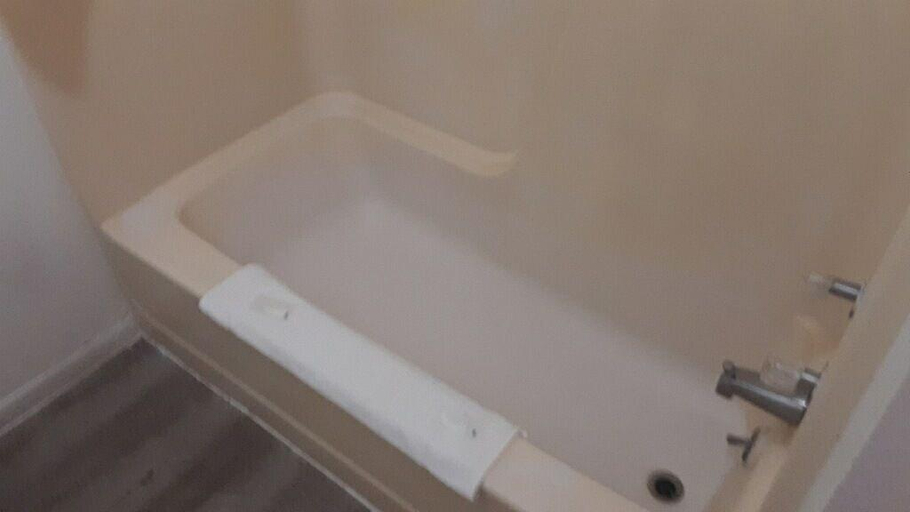 Bathroom 3, Sands Motel, Culberson