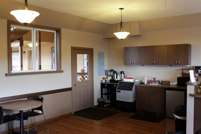 Public Area 2, Country Motor Inn, Park