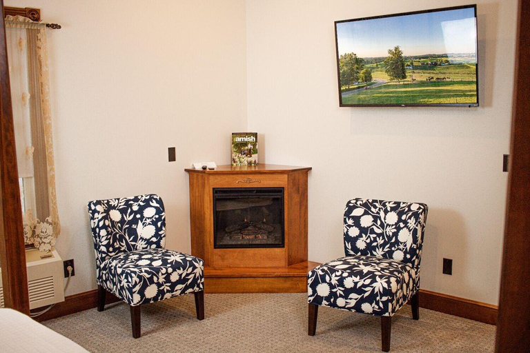 Public Area 2, Hillside Villa Ohio, Holmes
