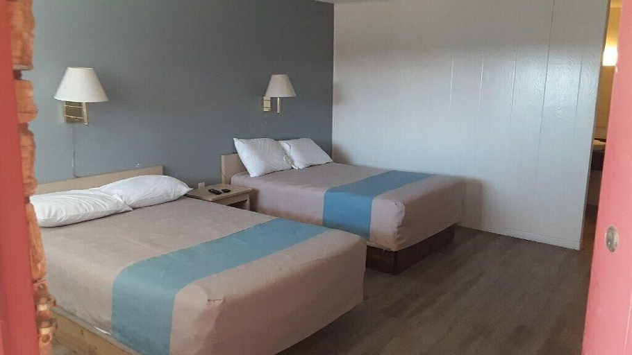 Bedroom 2, Sands Motel, Culberson