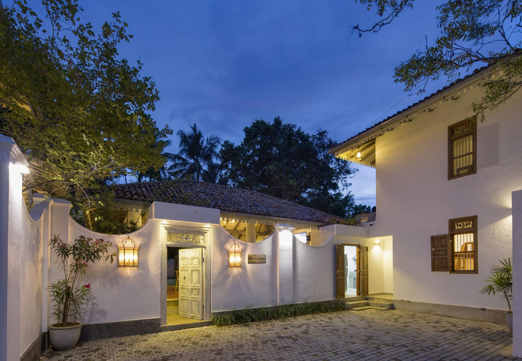 Exterior & Views