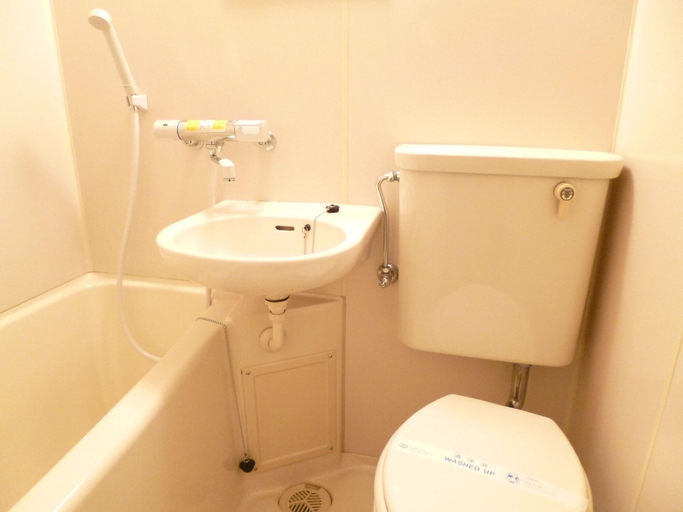 Bathroom 4, Guest House com inn Hiroshima, Hiroshima