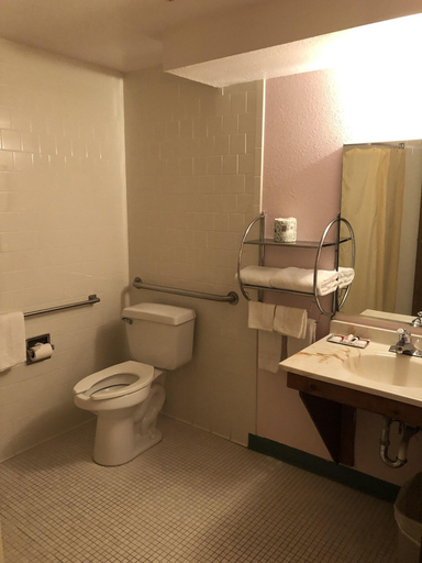Bathroom 4, Executive Inn, McPherson
