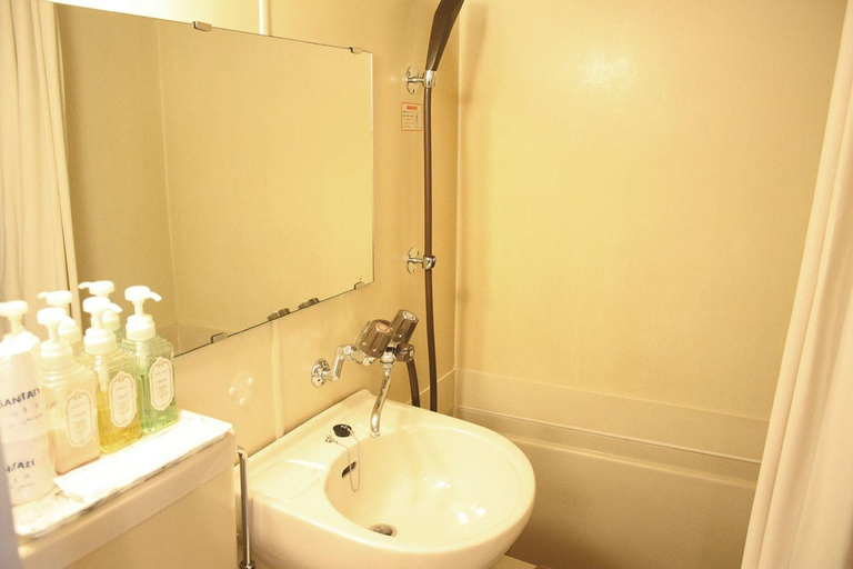 Bathroom 5, Le Liond'or, Kyoto
