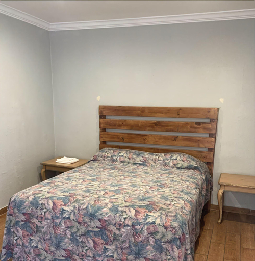 Bedroom 5, Carlton Motel, Los Angeles