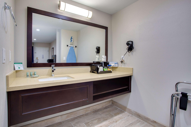 Bathroom 4, Quality Inn Chula Vista CA, San Diego