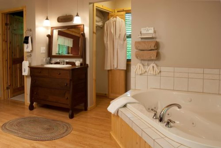 Bathroom 3, Oak Hill Bed & Breakfast, Adams