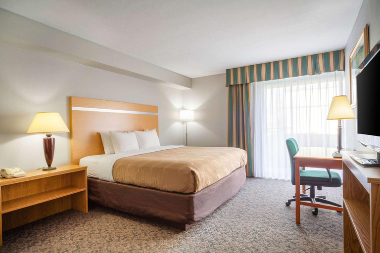 Bedroom 3, Suburban Studios I-80 Grand Island, Hall