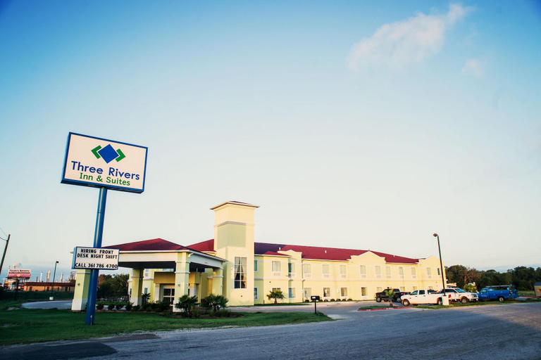 Exterior & Views 1, Three Rivers Inn & Suites, Live Oak