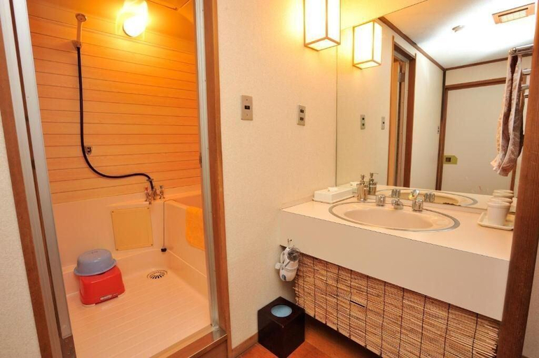 Bathroom 5, Fukeikan, Takayama